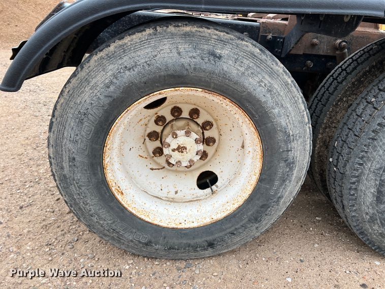 image for item DJ7617 1990 Mack CH613  semi truck