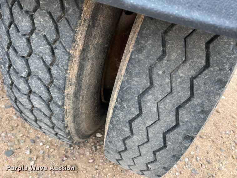 image for item DJ7617 1990 Mack CH613  semi truck