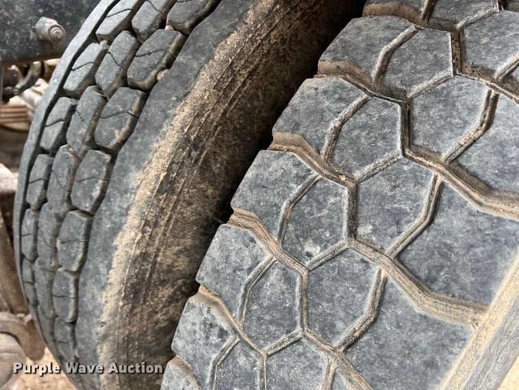 image for item DJ7617 1990 Mack CH613  semi truck