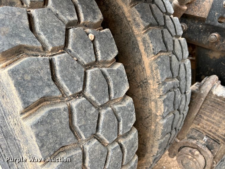 image for item DJ7617 1990 Mack CH613  semi truck