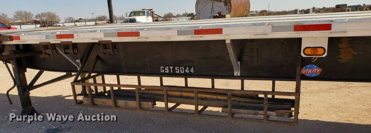 image for item DJ8930 2009 Utility Trailers  flatbed trailer
