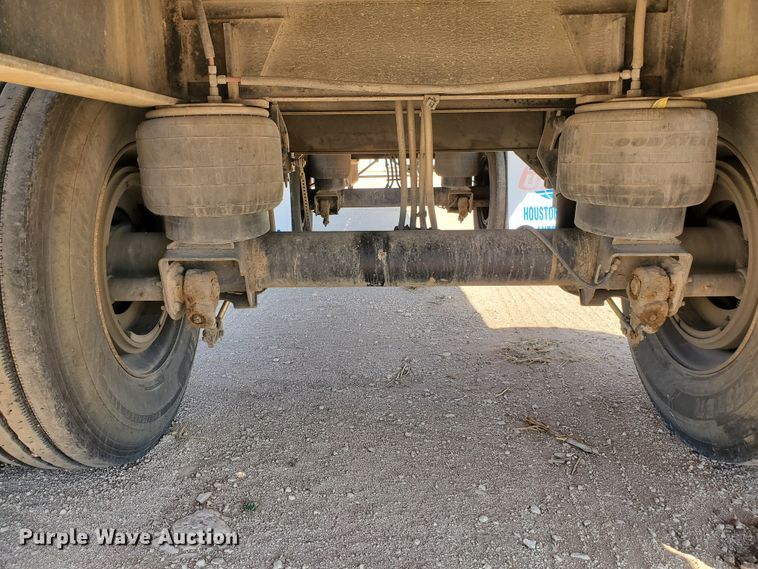 image for item DJ8930 2009 Utility Trailers  flatbed trailer