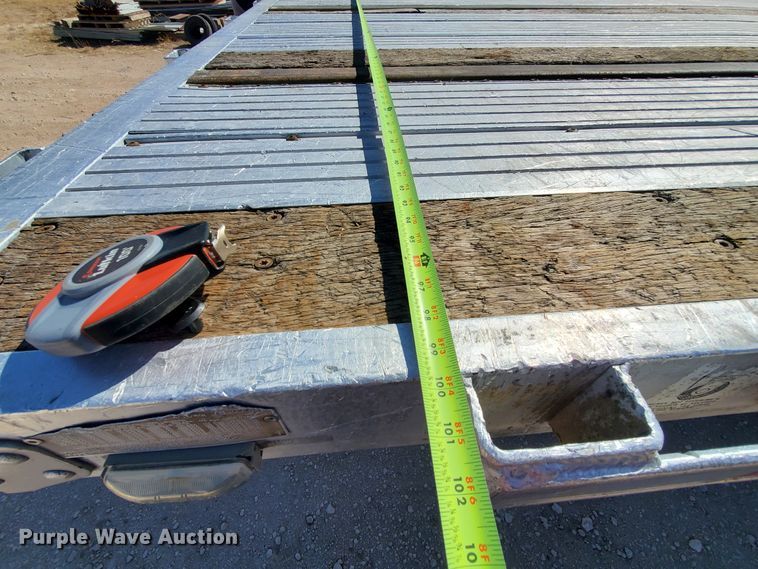 image for item DJ8930 2009 Utility Trailers  flatbed trailer