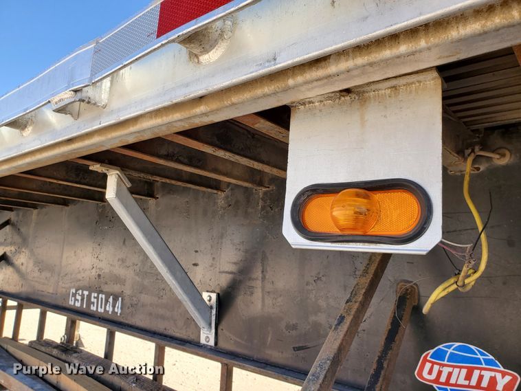 image for item DJ8930 2009 Utility Trailers  flatbed trailer