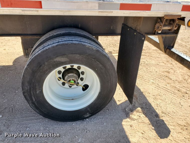 image for item DJ8930 2009 Utility Trailers  flatbed trailer