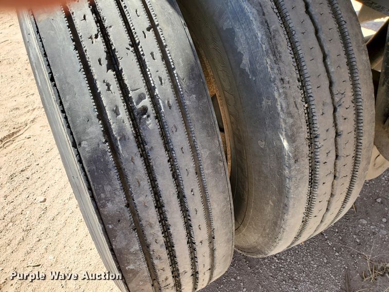 image for item DJ8930 2009 Utility Trailers  flatbed trailer