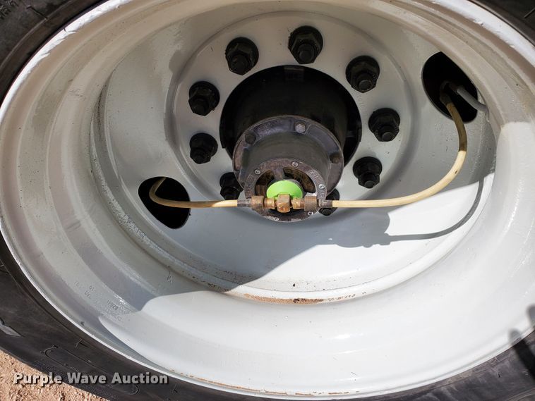 image for item DJ8930 2009 Utility Trailers  flatbed trailer