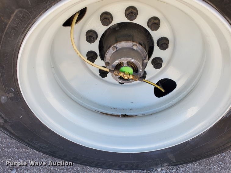 image for item DJ8930 2009 Utility Trailers  flatbed trailer