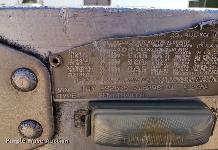 image for item DJ8930 2009 Utility Trailers  flatbed trailer