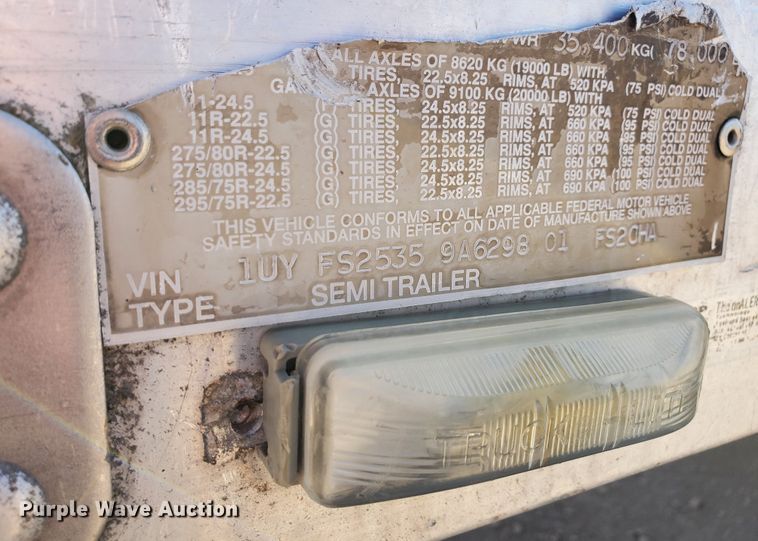 image for item DJ8930 2009 Utility Trailers  flatbed trailer