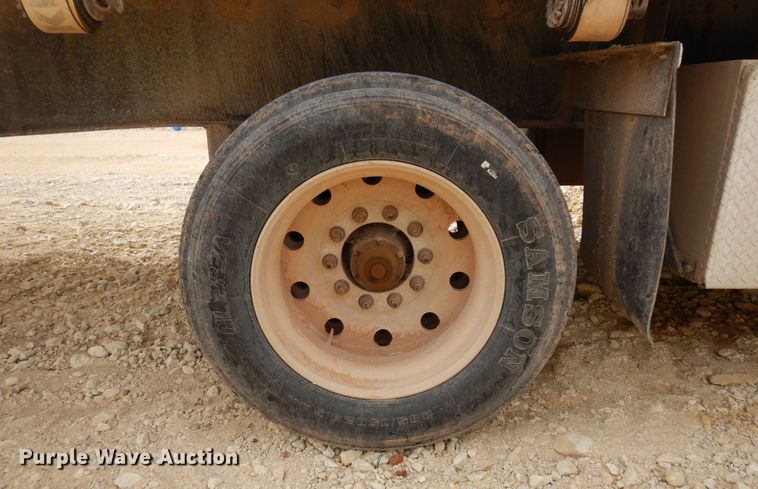 image for item DK0255 2000 Transcraft  flatbed trailer