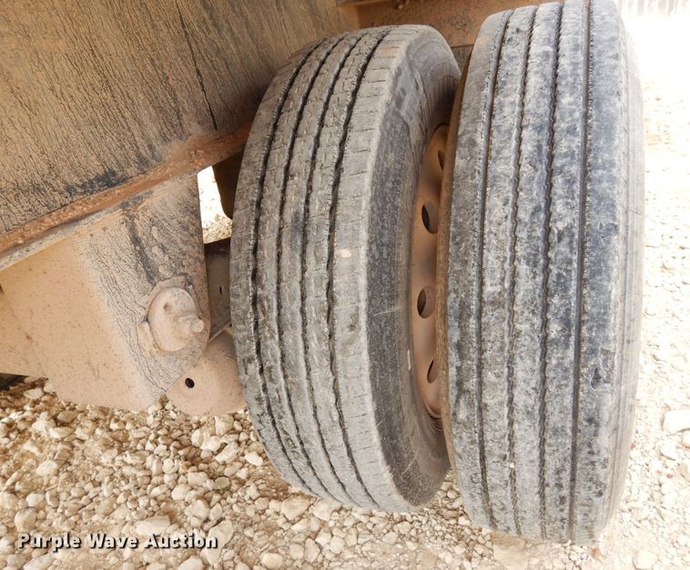 image for item DK0255 2000 Transcraft  flatbed trailer