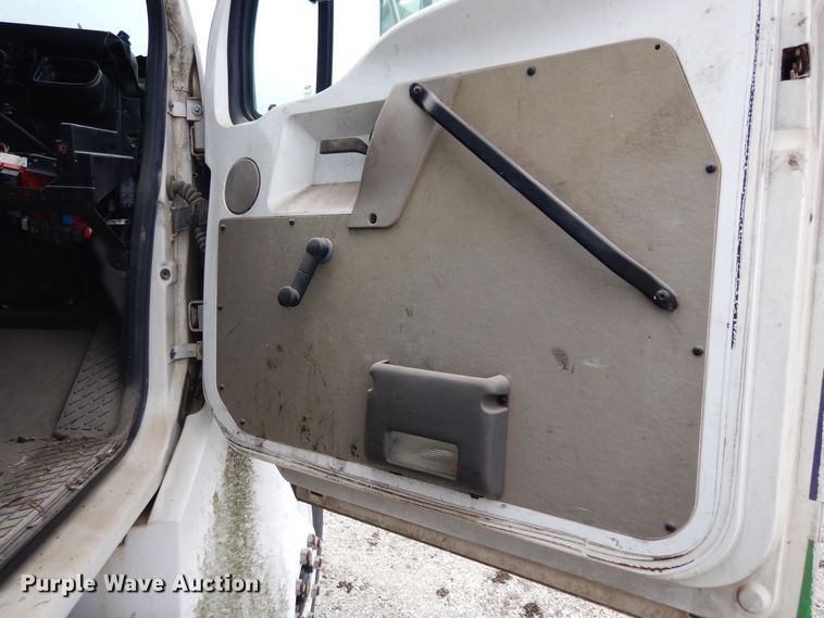 image for item DK0285 2005 Sterling Acterra  box truck