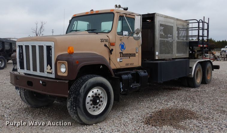 image for item DK0286 2000 International 2554  truck with pump