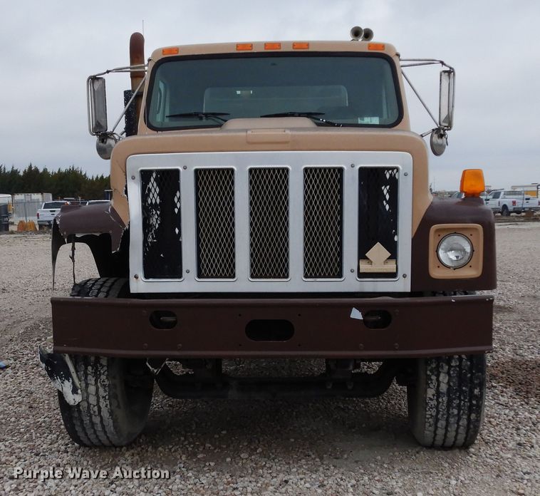 image for item DK0286 2000 International 2554  truck with pump