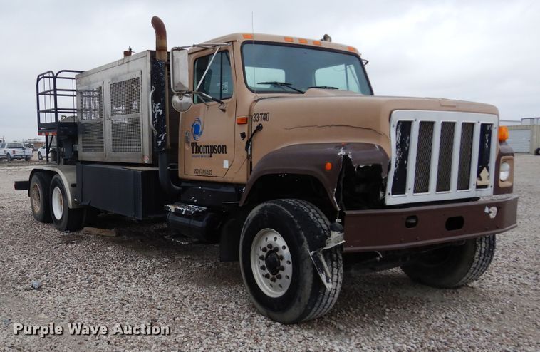 image for item DK0286 2000 International 2554  truck with pump