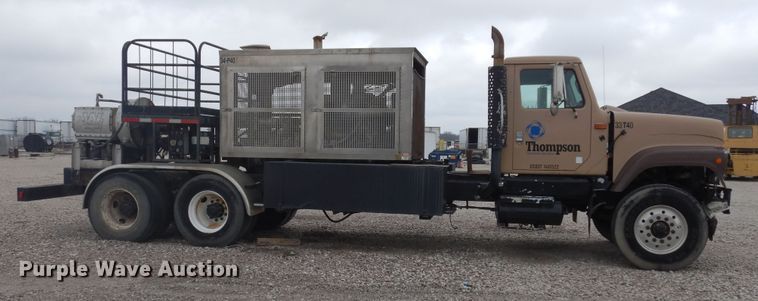 image for item DK0286 2000 International 2554  truck with pump