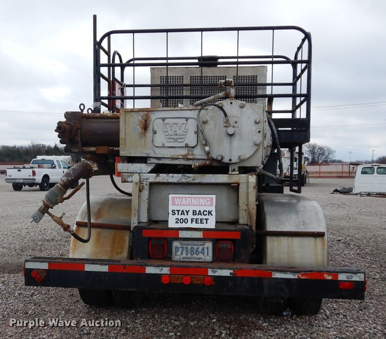 image for item DK0286 2000 International 2554  truck with pump