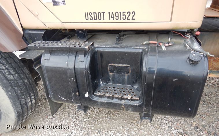 image for item DK0286 2000 International 2554  truck with pump