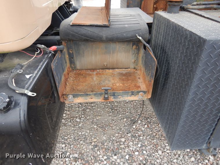 image for item DK0286 2000 International 2554  truck with pump