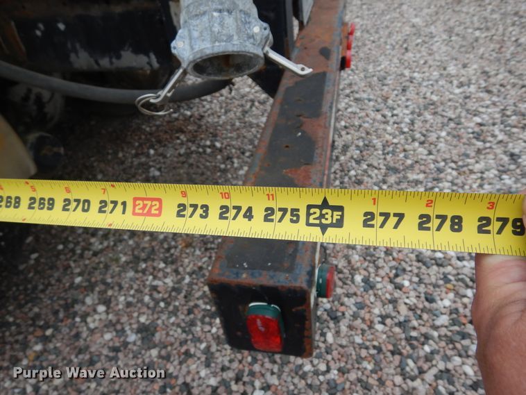 image for item DK0286 2000 International 2554  truck with pump