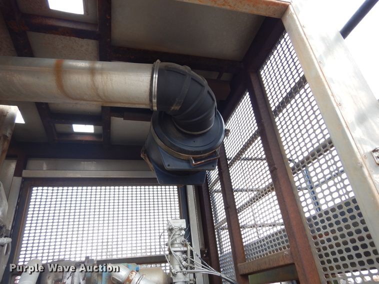 image for item DK0286 2000 International 2554  truck with pump