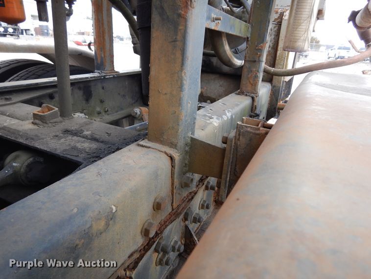 image for item DK0286 2000 International 2554  truck with pump