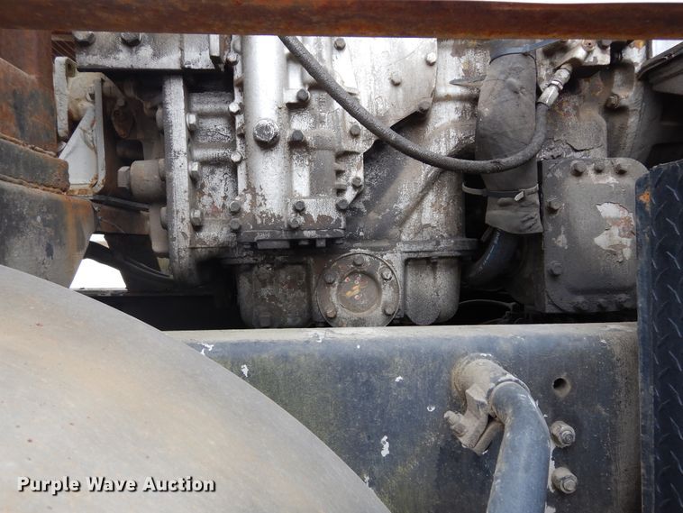 image for item DK0286 2000 International 2554  truck with pump