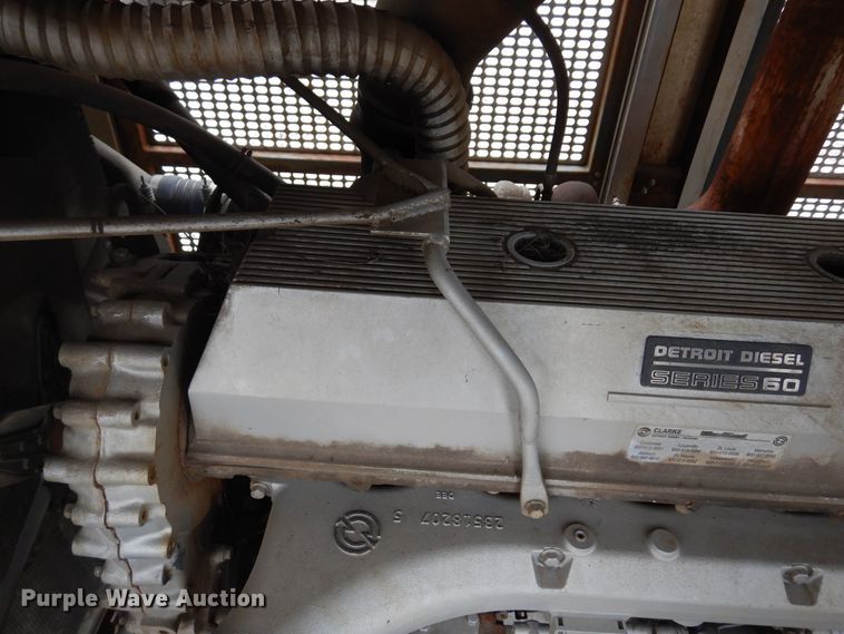 image for item DK0286 2000 International 2554  truck with pump