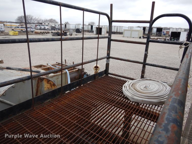 image for item DK0286 2000 International 2554  truck with pump