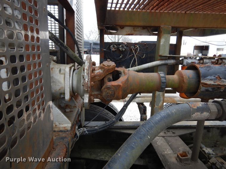 image for item DK0286 2000 International 2554  truck with pump