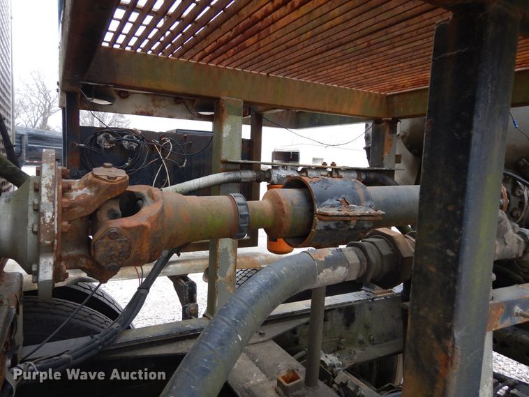 image for item DK0286 2000 International 2554  truck with pump