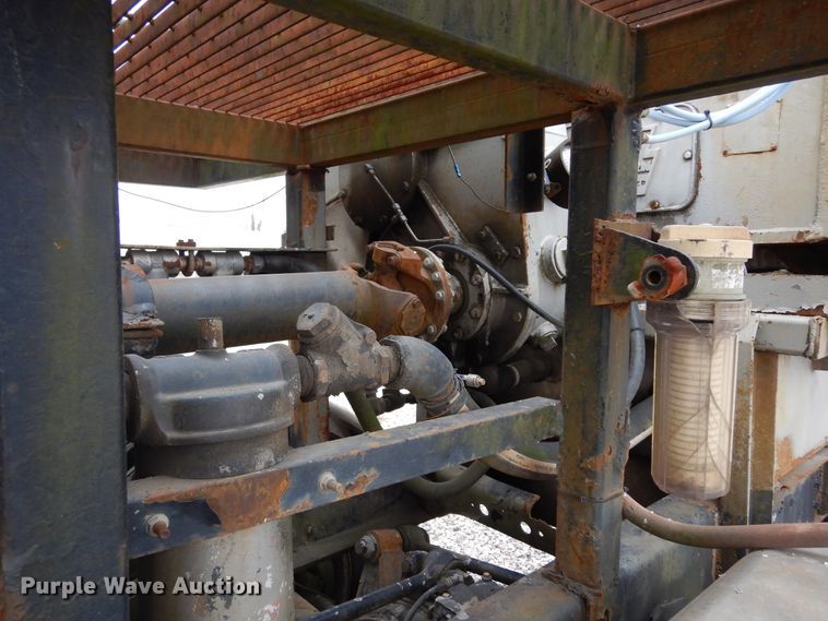 image for item DK0286 2000 International 2554  truck with pump