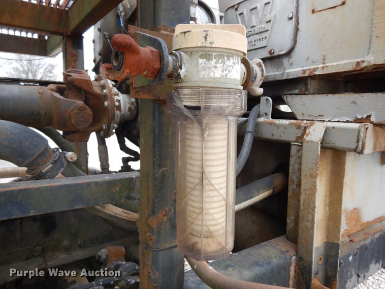 image for item DK0286 2000 International 2554  truck with pump