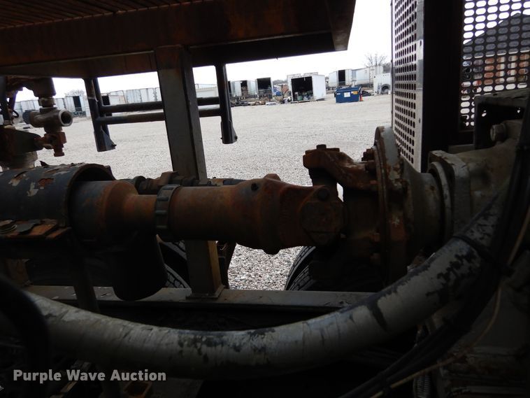 image for item DK0286 2000 International 2554  truck with pump