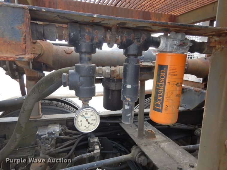 image for item DK0286 2000 International 2554  truck with pump