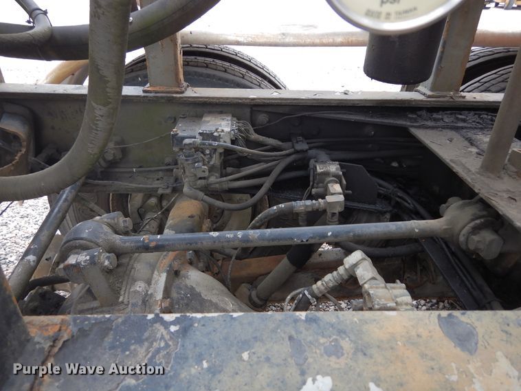 image for item DK0286 2000 International 2554  truck with pump