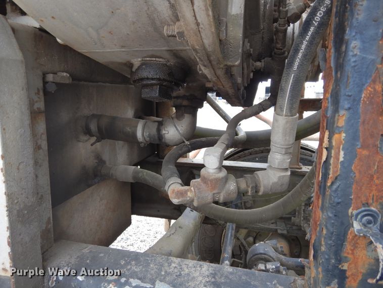 image for item DK0286 2000 International 2554  truck with pump