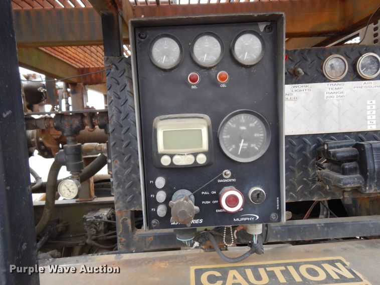 image for item DK0286 2000 International 2554  truck with pump