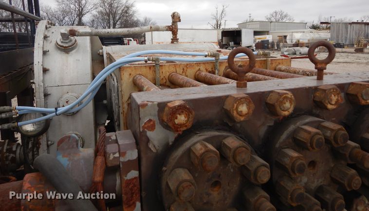 image for item DK0286 2000 International 2554  truck with pump