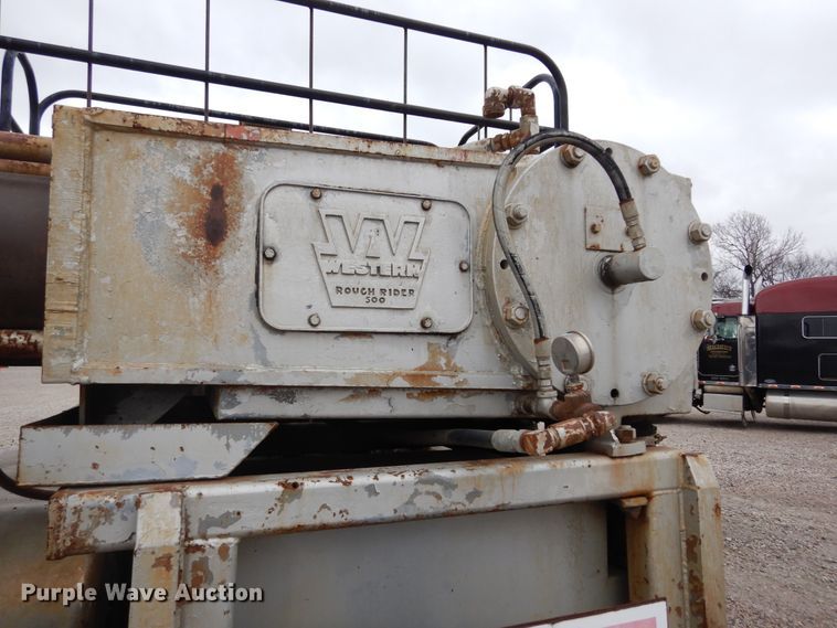 image for item DK0286 2000 International 2554  truck with pump