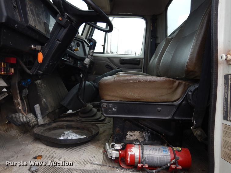 image for item DK0286 2000 International 2554  truck with pump