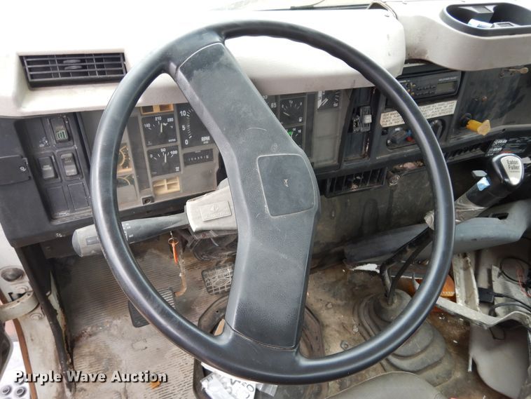 image for item DK0286 2000 International 2554  truck with pump