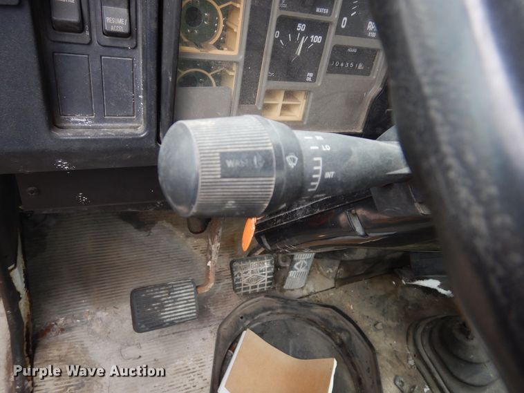 image for item DK0286 2000 International 2554  truck with pump