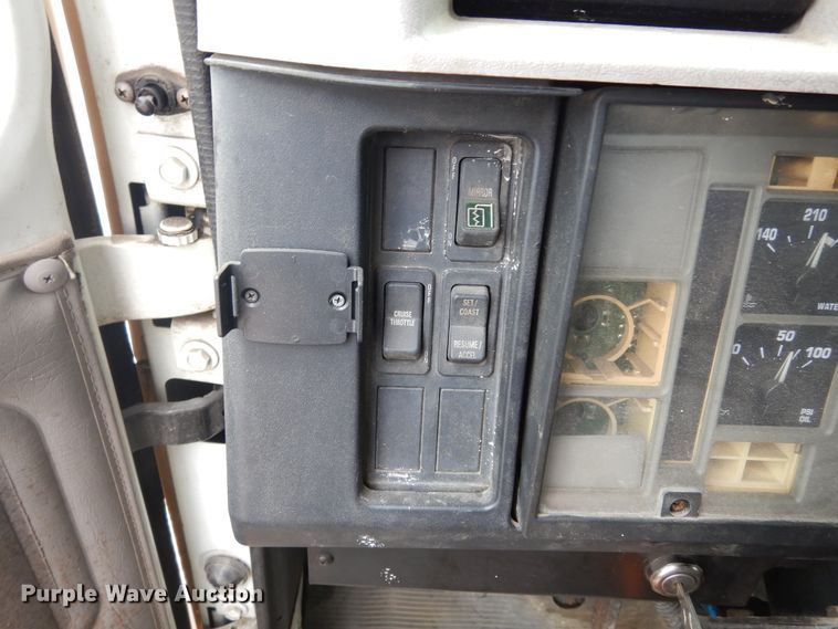 image for item DK0286 2000 International 2554  truck with pump