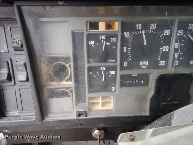 image for item DK0286 2000 International 2554  truck with pump