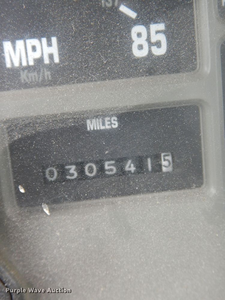 image for item DK0286 2000 International 2554  truck with pump