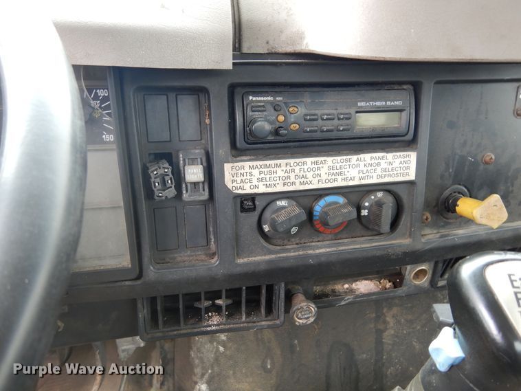 image for item DK0286 2000 International 2554  truck with pump