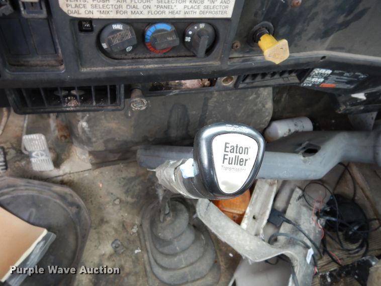 image for item DK0286 2000 International 2554  truck with pump