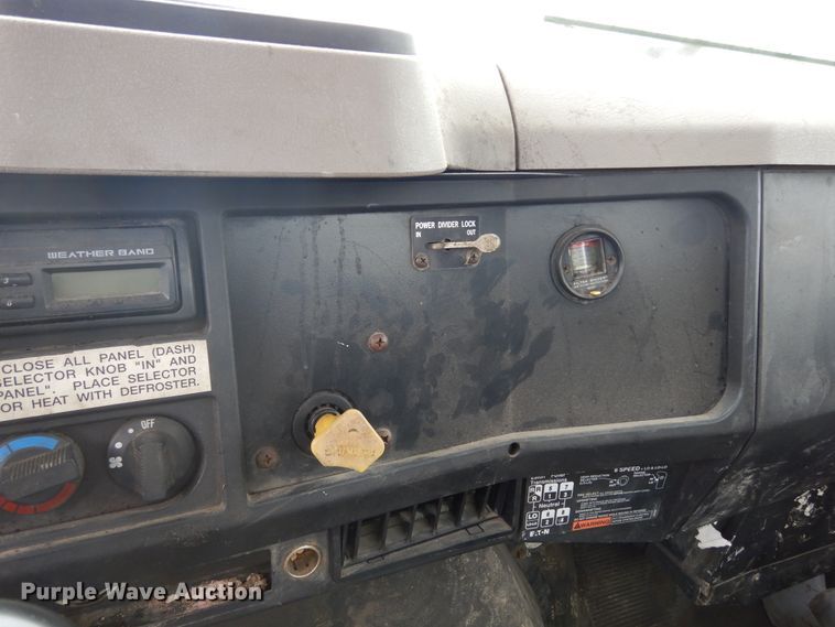 image for item DK0286 2000 International 2554  truck with pump